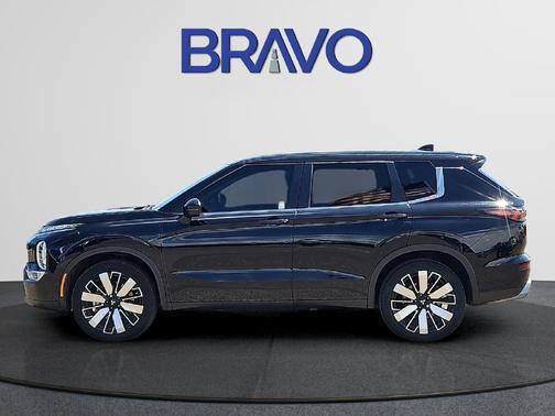 Black 2025 Mitsubishi Outlander SE