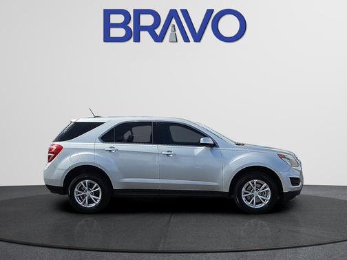 Silver Ice Metallic 2017 Chevrolet Equinox LS