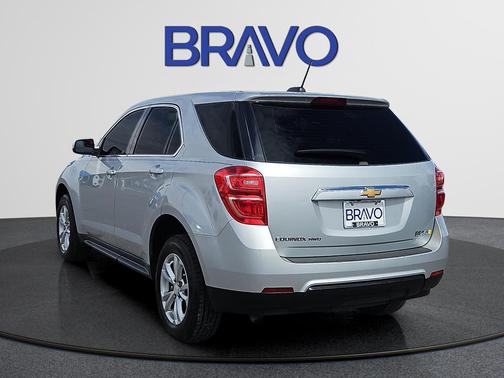 Silver Ice Metallic 2017 Chevrolet Equinox LS
