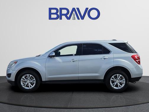 Silver Ice Metallic 2017 Chevrolet Equinox LS