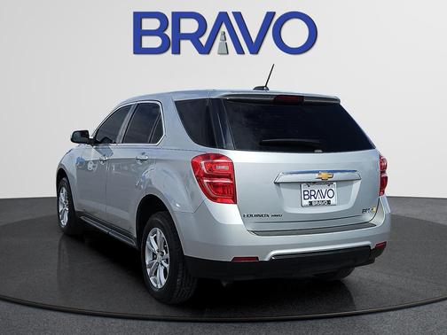 Silver Ice Metallic 2017 Chevrolet Equinox LS