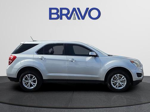 Silver Ice Metallic 2017 Chevrolet Equinox LS