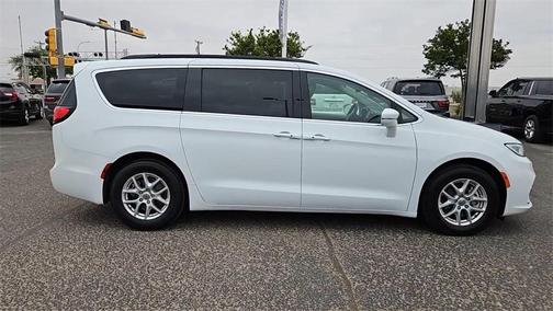 2022 Chrysler Pacifica Touring-L