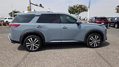 2024 Nissan Pathfinder Platinum