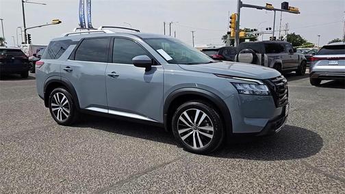 2024 Nissan Pathfinder Platinum