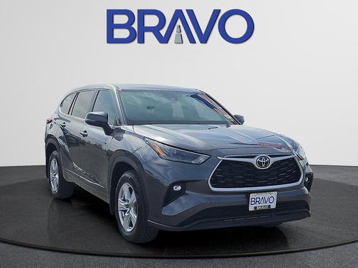 Magnetic Gray Metallic 2024 Toyota Highlander LE