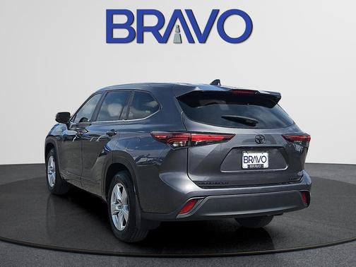Magnetic Gray Metallic 2024 Toyota Highlander LE