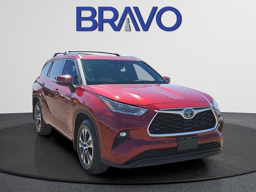 Pearl 2021 Toyota Highlander Hybrid XLE
