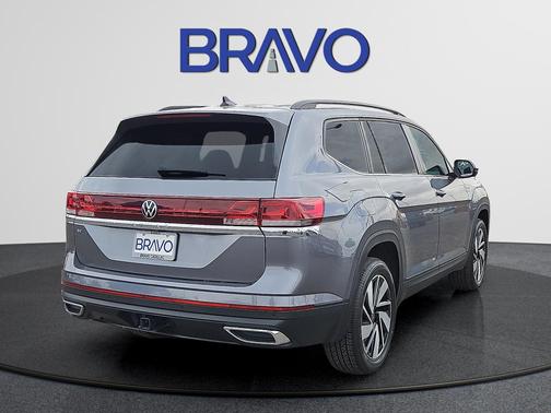 Platinum Gray Metallic 2025 Volkswagen Atlas 2.0T SE w/Technology