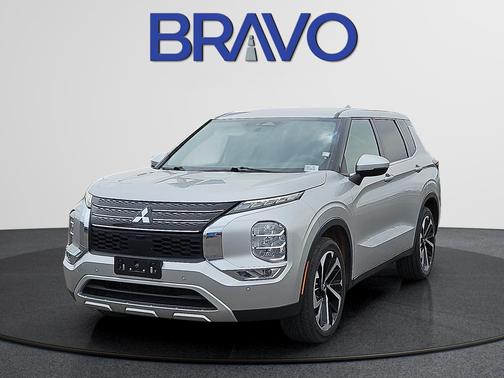 Silver 2024 Mitsubishi Outlander SE