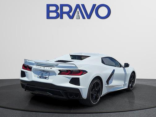 Arctic White 2024 Chevrolet Corvette Stingray w/2LT
