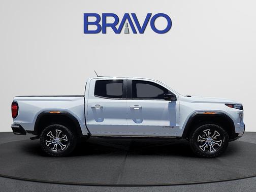 Summit White 2024 GMC Canyon AT4
