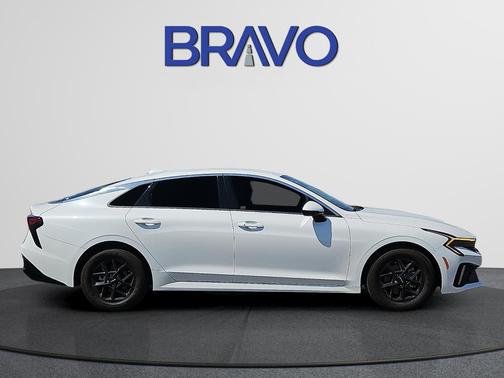 Snow White Pearl 2025 Kia K5 LXS