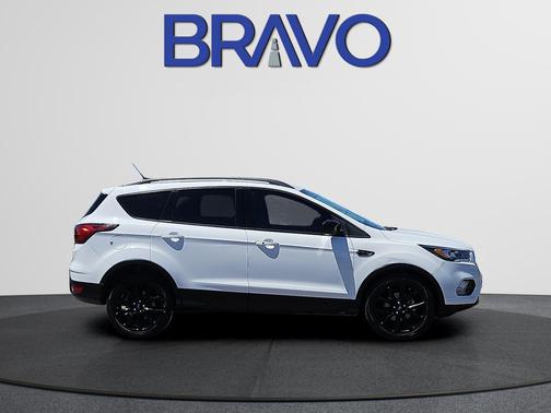Oxford White 2019 Ford Escape SE