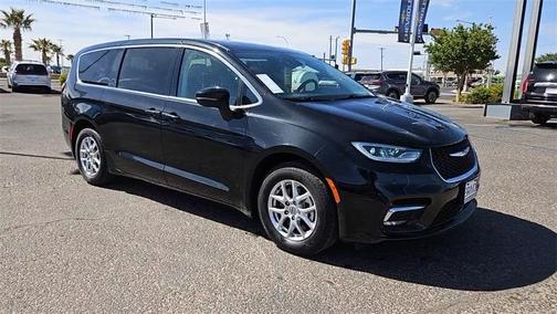 2023 Chrysler Pacifica Touring-L