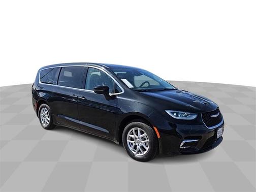 2023 Chrysler Pacifica Touring-L