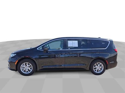 2023 Chrysler Pacifica Touring-L