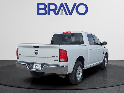 Bright White Clearcoat 2019 RAM 1500 Classic SLT