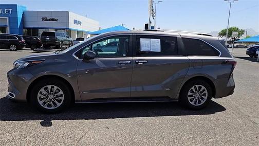 2024 Toyota Sienna XLE