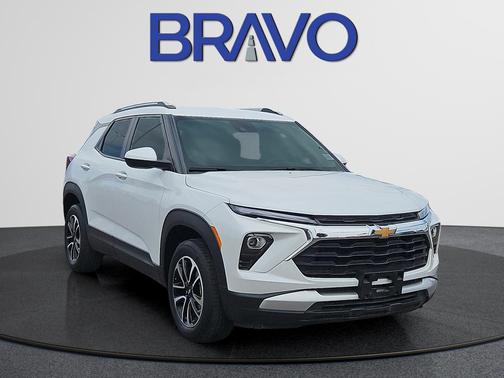 Iridescent Pearl Tricoat 2024 Chevrolet Trailblazer LT