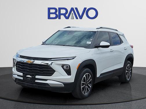 Iridescent Pearl Tricoat 2024 Chevrolet Trailblazer LT