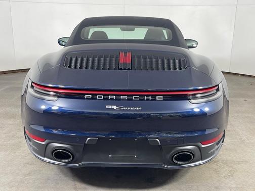 2020 Porsche 911 Carrera