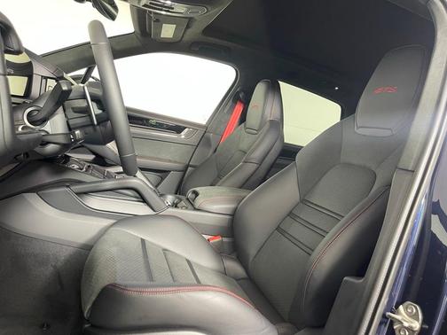 2025 Porsche Cayenne GTS