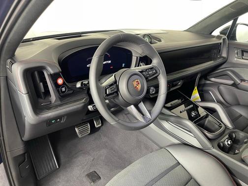2025 Porsche Cayenne GTS