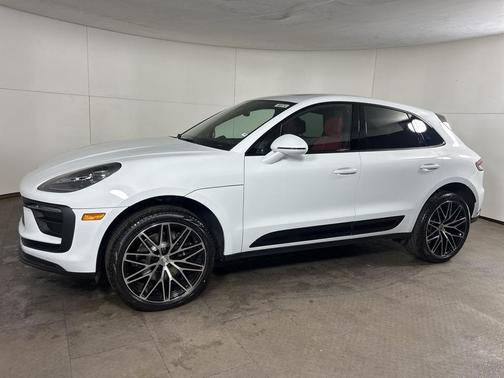 2026 Porsche Macan Base