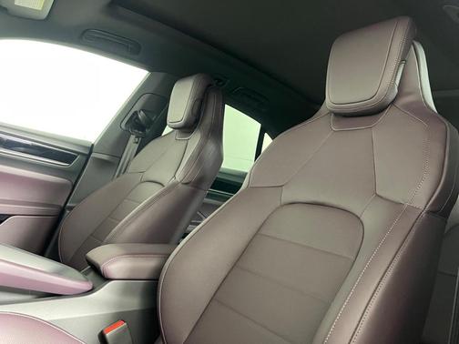 2025 Porsche Macan 4S