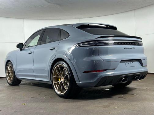 2026 Porsche Cayenne GTS