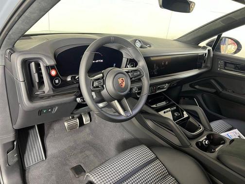 2026 Porsche Cayenne GTS