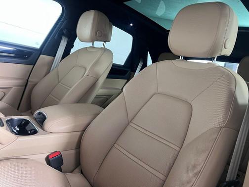 Black 2023 Porsche Cayenne Platinum Edition