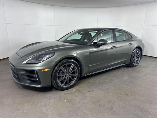 2026 Porsche Panamera 4