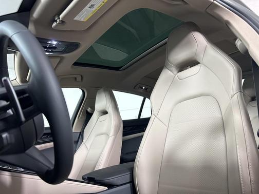 2026 Porsche Panamera 4