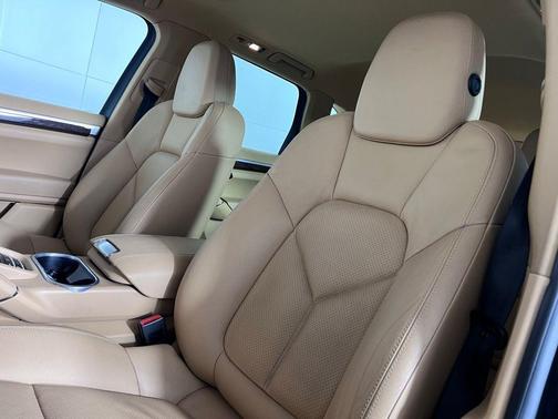 Jet Green Metallic 2013 Porsche Cayenne Base