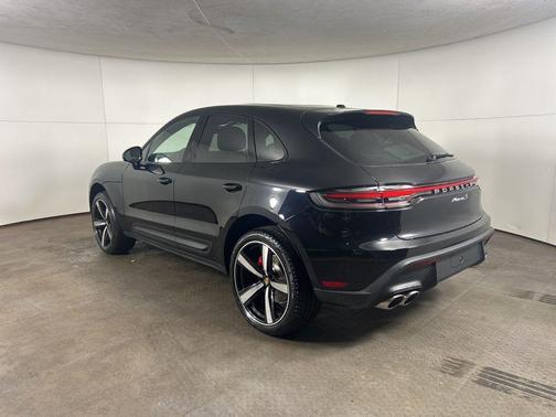 Jet Black Metallic 2026 Porsche Macan S