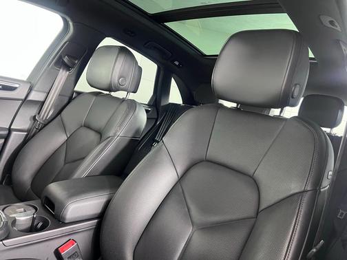 2022 Porsche Macan S