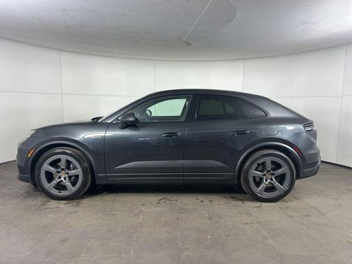 2026 Porsche Macan 4