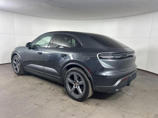 2026 Porsche Macan 4
