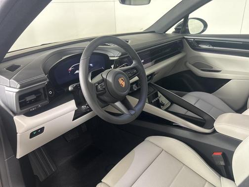 2026 Porsche Macan 4