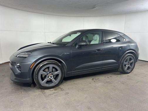 2026 Porsche Macan 4