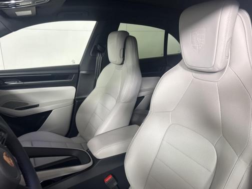 2026 Porsche Macan 4