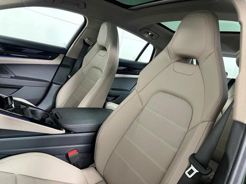 2026 Porsche Panamera 4