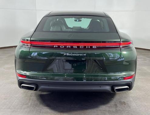2026 Porsche Panamera 4