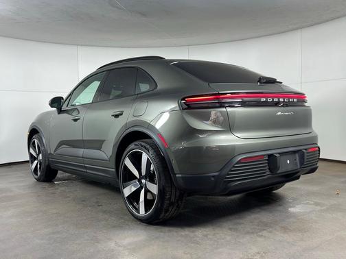 2025 Porsche Macan 4S