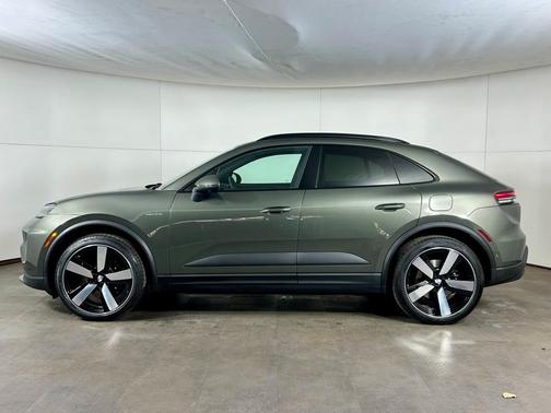 2025 Porsche Macan 4S