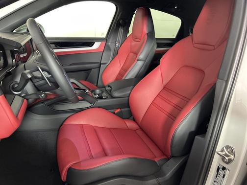 2025 Porsche Cayenne AWD
