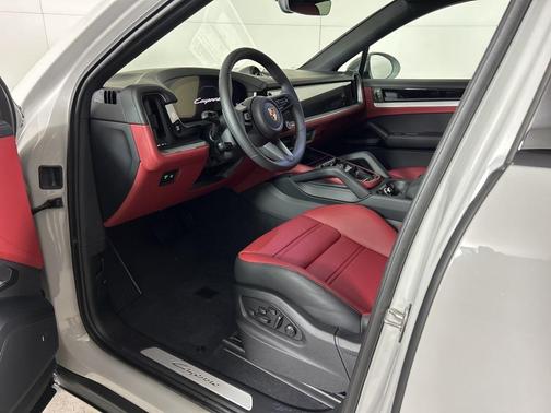 2025 Porsche Cayenne AWD