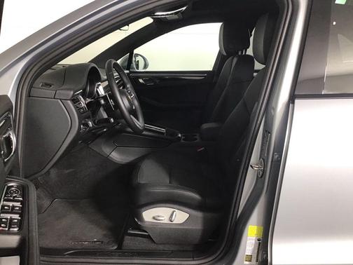 Dolomite Silver Metallic 2025 Porsche Macan